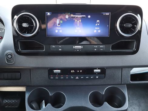 Used 2025 Mercedes-Benz Sprinter 2500 image 6