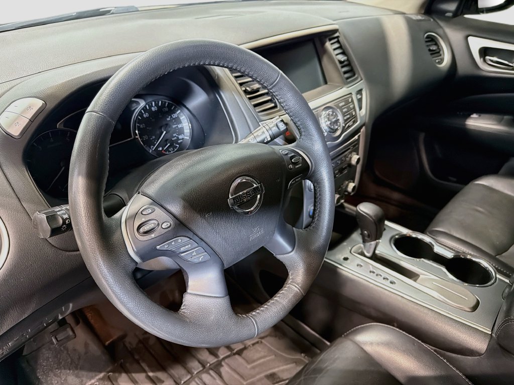 Used 2018 Nissan Pathfinder SL FWD image 9