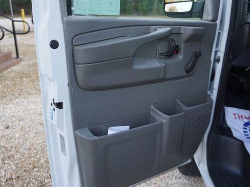 Used 2010 Chevrolet Express 1500 image 25