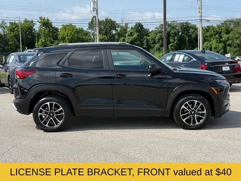 Used 2025 Chevrolet TrailBlazer LT AWD/4WD image 2