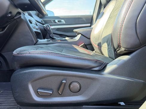 Used 2019 Ford Explorer XLT w/ Equipment Group 202A FWD image 9