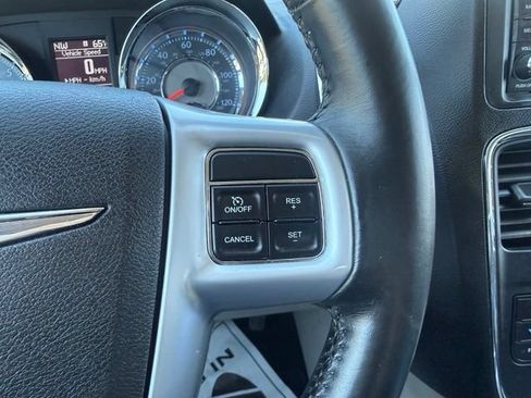 Used 2014 Chrysler Town & Country Touring FWD image 21