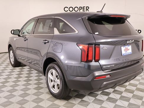 Used 2023 Kia Sorento LX image 22