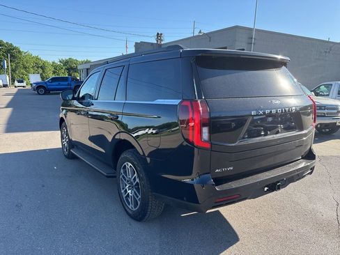Used 2025 Ford Expedition Active AWD/4WD image 5