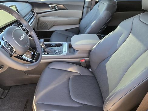 New 2026 Kia Carnival FWD image 9