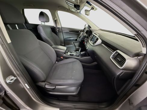 Used 2018 Kia Sorento FWD image 28