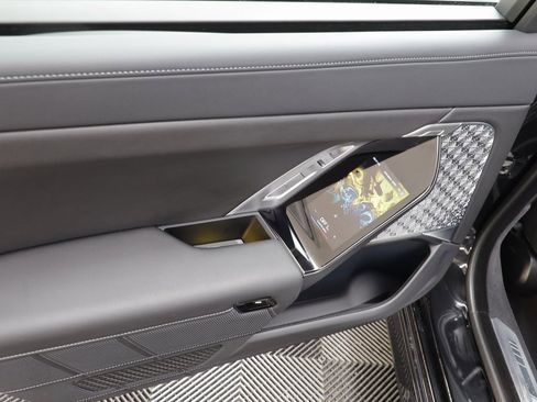 Certified 2025 BMW 760i xDrive w/ Executive Package image 17