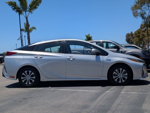 Used 2021 Toyota Prius Prime XLE FWD image 13