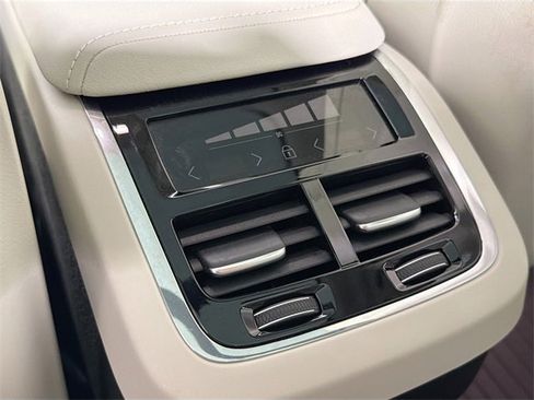 Used 2023 Volvo XC60 B5 Ultimate w/ Protection Package image 23