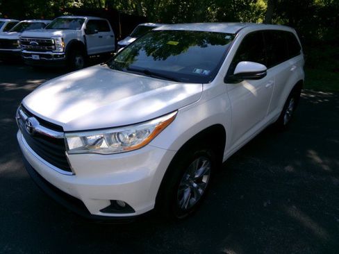 Used 2014 Toyota Highlander Plus AWD/4WD image 5