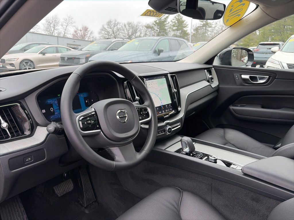 Used 2025 Volvo XC60 B5 Plus AWD/4WD image 15