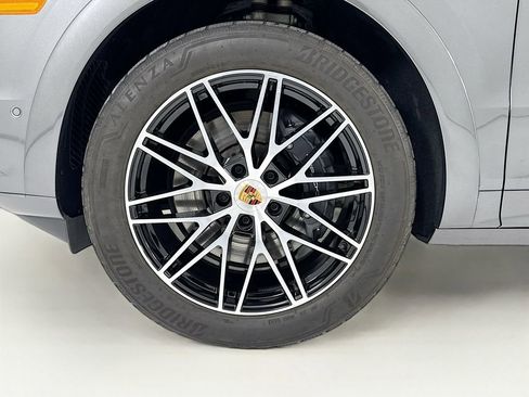 Used 2025 Porsche Cayenne AWD/4WD image 34