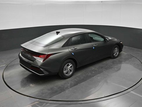 New 2026 Hyundai Elantra SE FWD image 29