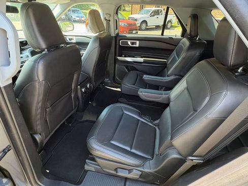 Used 2022 Ford Explorer XLT w/ Equipment Group 202A AWD/4WD image 29