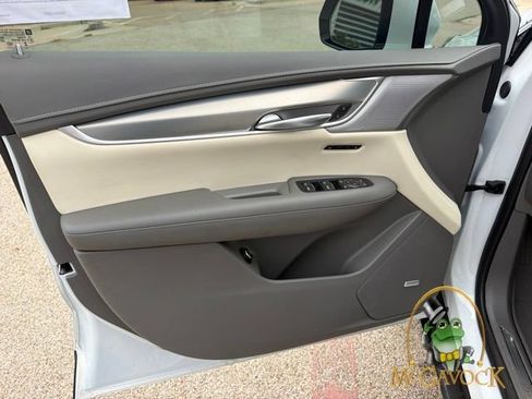 Used 2023 Cadillac XT5 Premium Luxury w/ LPO, Floor Liner Package FWD image 8