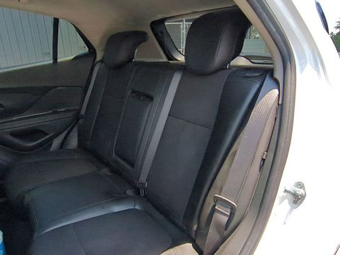 Used 2021 Buick Encore Preferred w/ Safety Package image 28