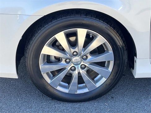 Used 2011 Toyota Avalon Limited image 11