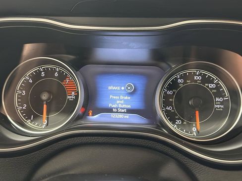 Used 2021 Jeep Cherokee Limited AWD/4WD image 9