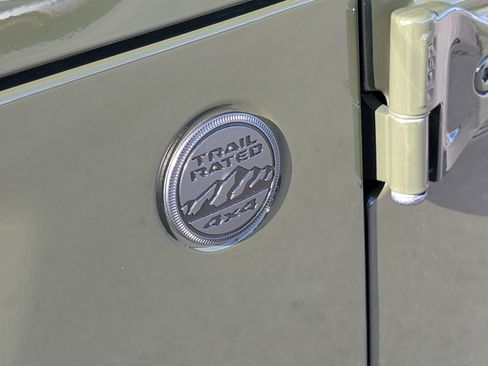 Used 2023 Jeep Wrangler Altitude image 10