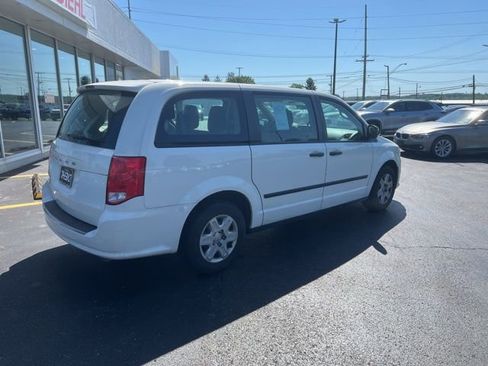 Used 2013 Dodge Grand Caravan American Value Package FWD image 3