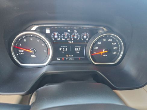 Used 2021 Chevrolet Suburban Premier w/ Premium Package image 17