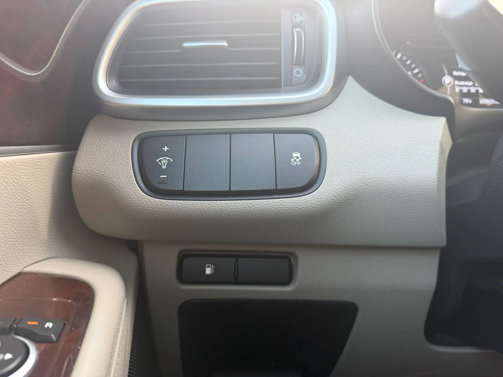 Used 2018 Kia Sorento FWD image 19