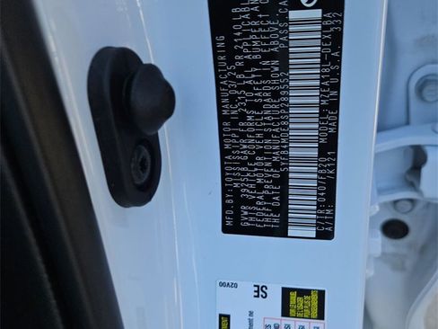 Used 2025 Toyota Corolla LE image 30