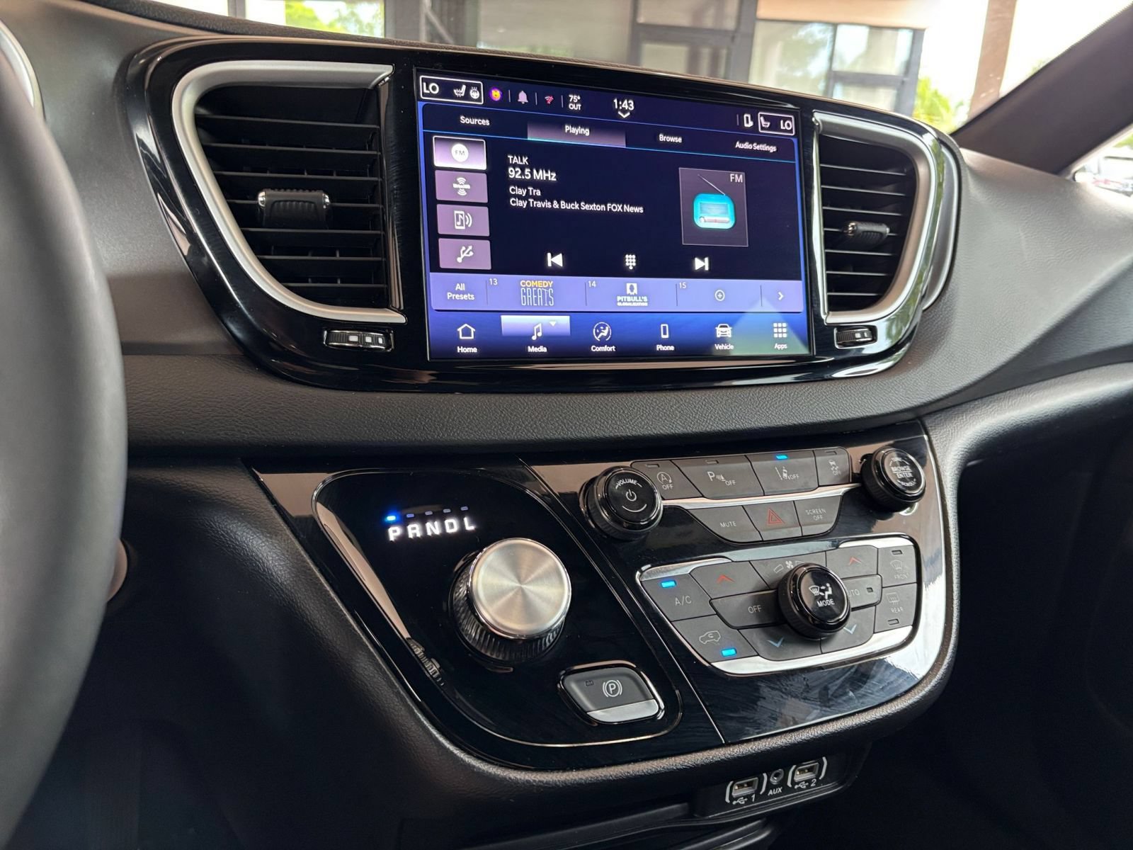 Used 2025 Chrysler Pacifica Select FWD image 16