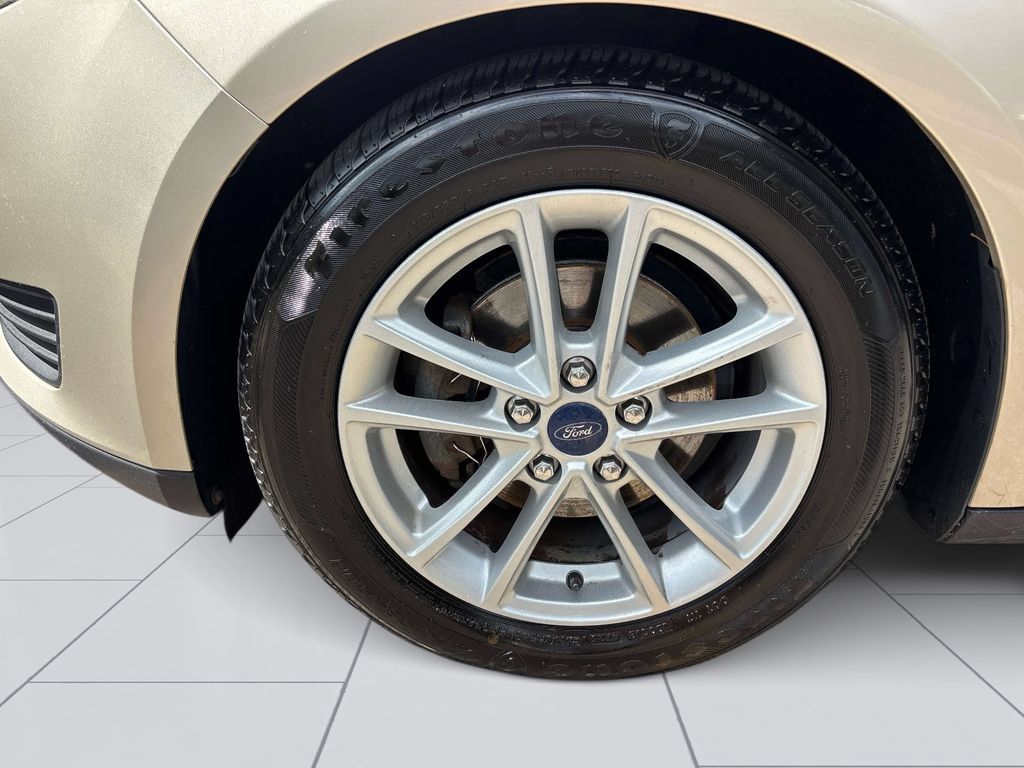 Used 2017 Ford Focus SE FWD image 7