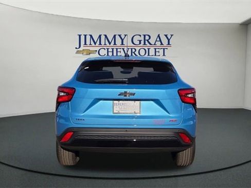 New 2026 Chevrolet Trax RS w/ Sunroof Package image 4