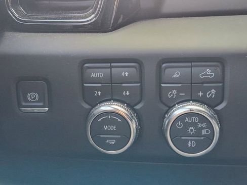 Used 2024 GMC Sierra 1500 AT4 w/ AT4 Preferred Package image 21