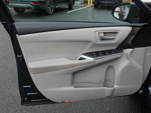 Used 2016 Toyota Camry LE image 10