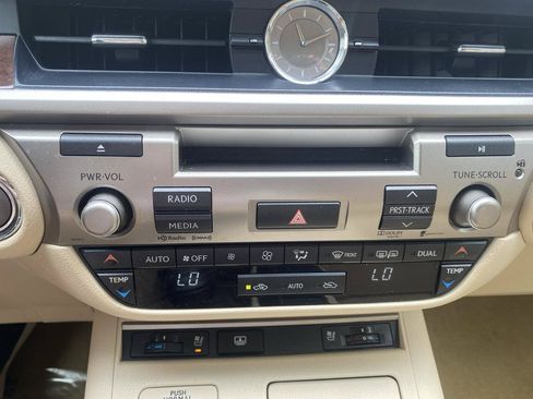Used 2014 Lexus ES 350 w/ Luxury Package FWD image 18