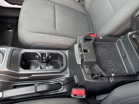 Used 2022 Jeep Wrangler Unlimited Sport image 39