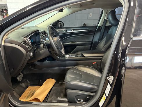 Used 2019 Ford Fusion Titanium image 12