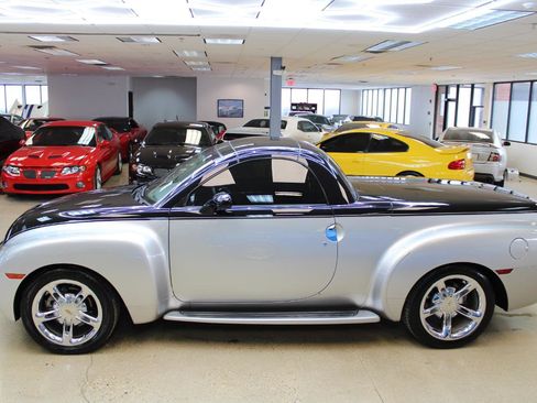 Used 2006 Chevrolet SSR w/ Preferred Equipment Group RWD image 20