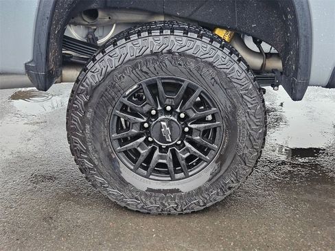 Used 2024 Chevrolet Silverado 2500 ZR2 image 9