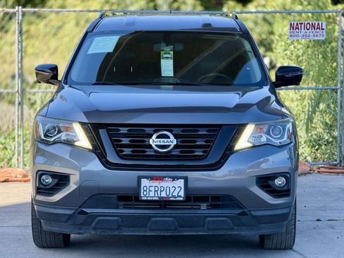 Used 2018 Nissan Pathfinder SL w/ Midnight Edition Package FWD image 4