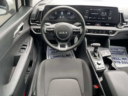 Used 2025 Kia Sportage LX FWD image 11