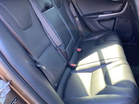 Used 2015 Volvo V60 T5 Cross Country image 22