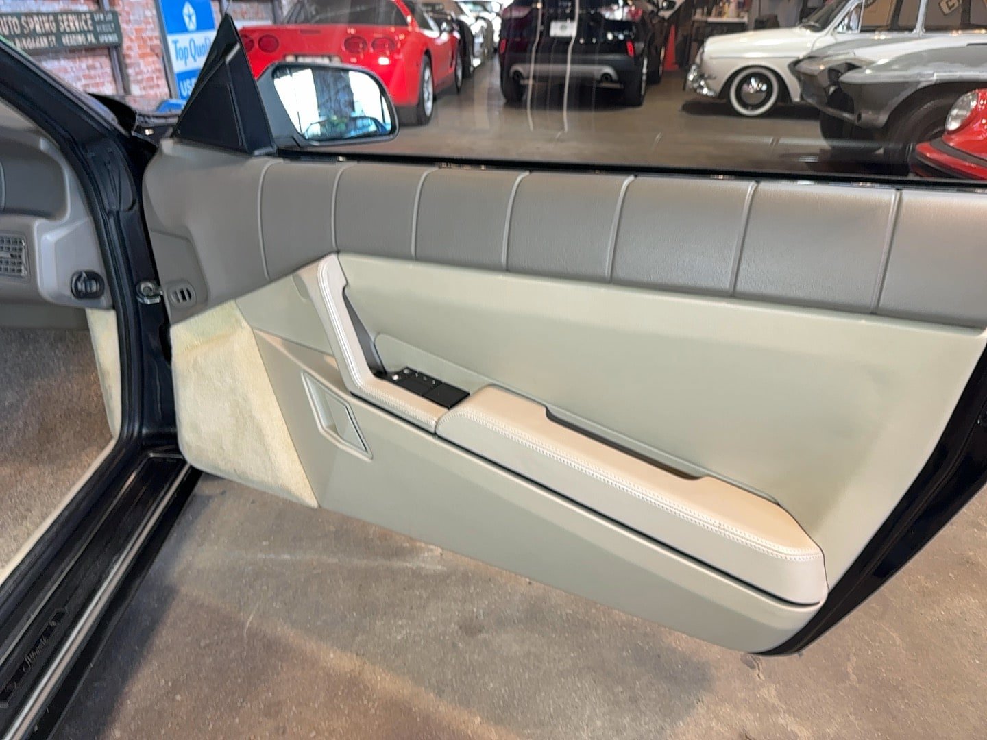 Used 1993 Cadillac Allante FWD image 61