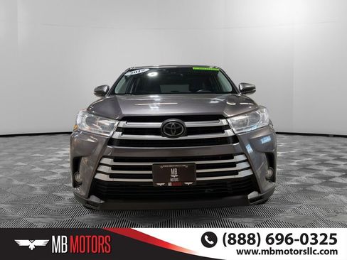 Used 2019 Toyota Highlander LE image 11