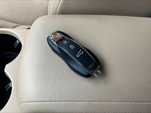 Used 2022 Porsche Macan S AWD/4WD image 34