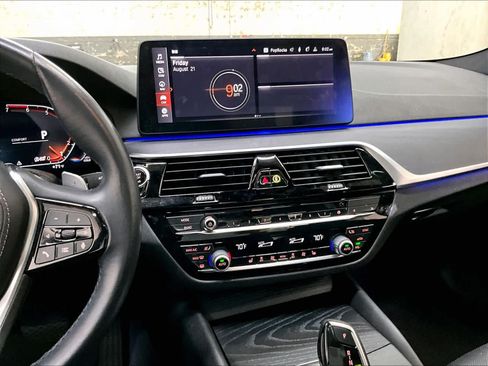 Used 2023 BMW 530i w/ Convenience Package RWD image 9
