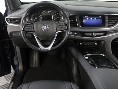 Used 2022 Buick Enclave Essence image 10