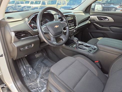 Used 2021 Chevrolet Traverse LT FWD image 25