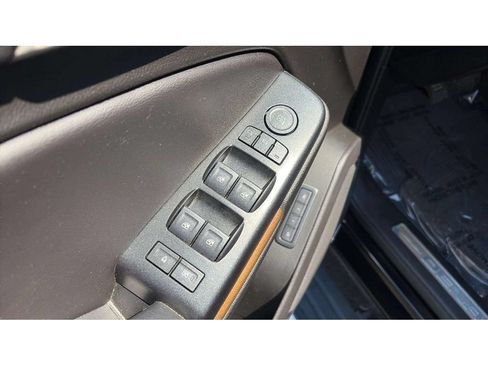 Used 2019 GMC Yukon Denali w/ Denali Ultimate Black Edition AWD/4WD image 11
