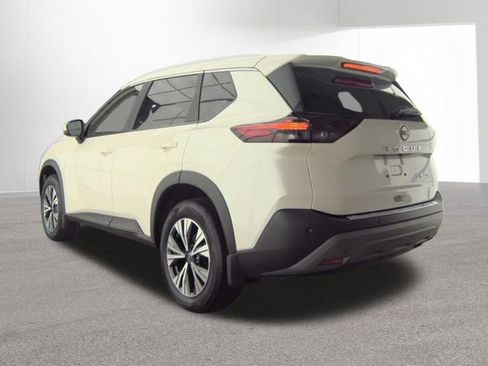 Used 2023 Nissan Rogue SV w/ SV Premium B Package image 3