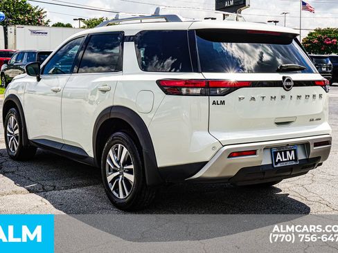 Used 2023 Nissan Pathfinder SL AWD/4WD image 7