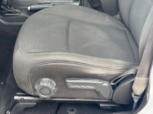 Used 2019 Jeep Wrangler Unlimited Sahara image 23